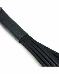 The Red Martinet En Cuir 16 Brins 43cm 8 The Red Martinet En Cuir 16 Brins 43cm -Cockrings Flexibles Soldes Boutique martinet en cuir 16 brins 43cm 2